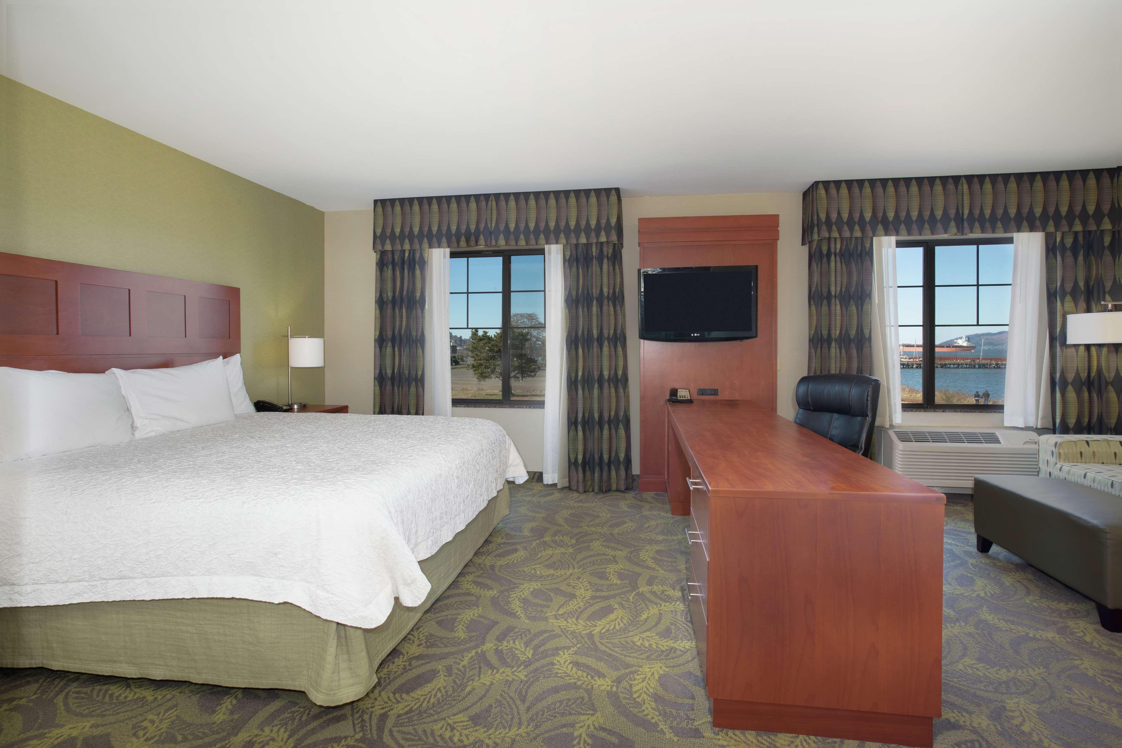 Hampton & Hotel