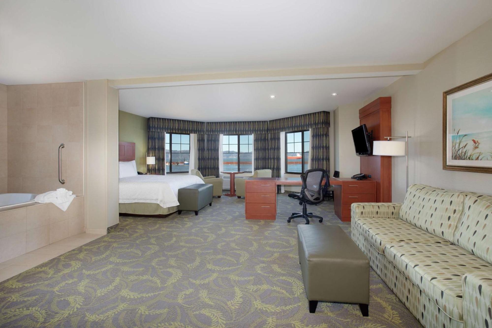 Hampton & 3* Astoria